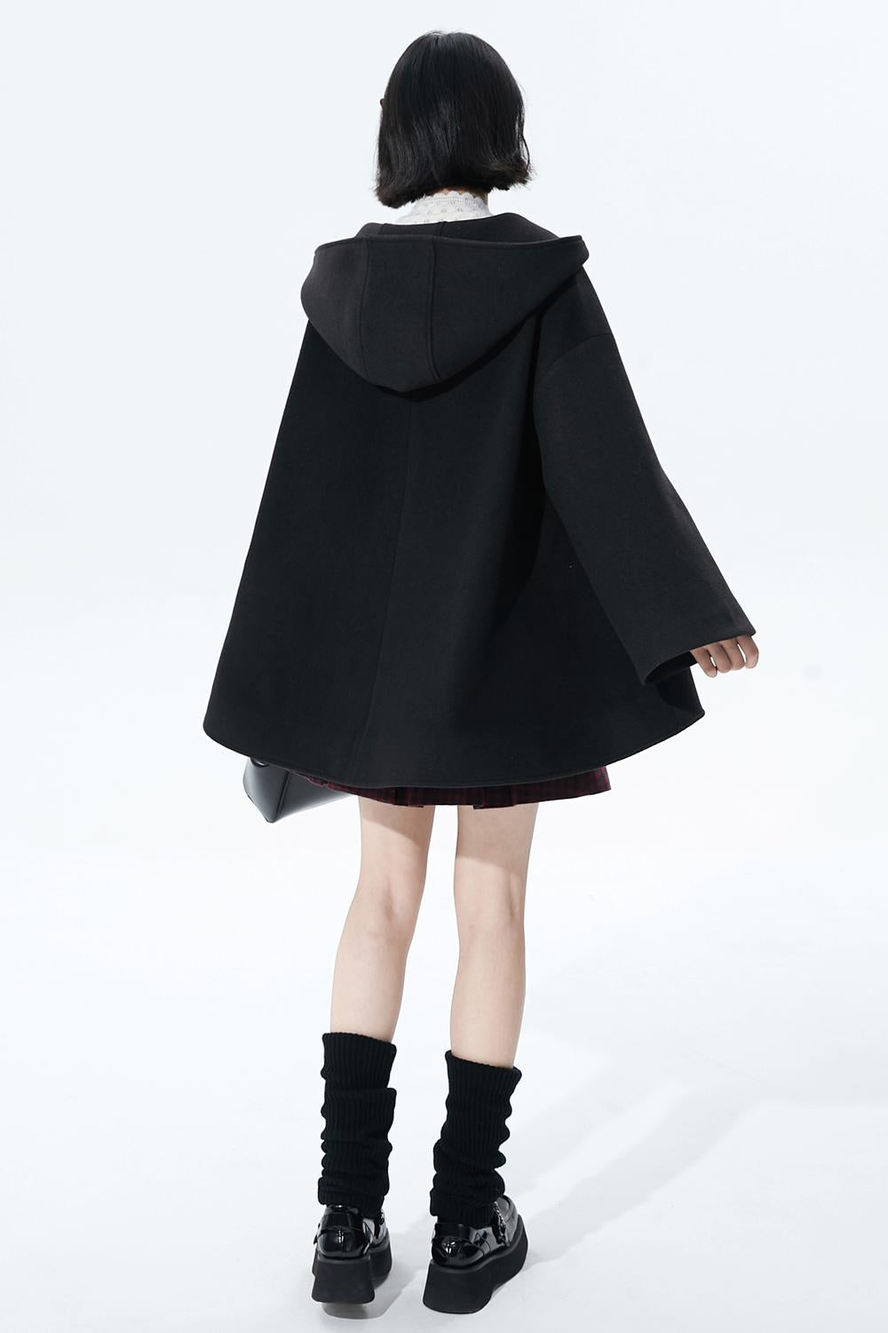 ブラックレザーノットケープコート