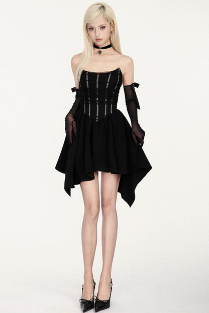 Schwarzes Kleid mit Netzeinsatz