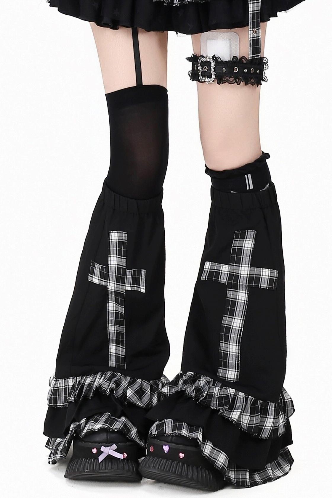 Karierte Gothic-Kreuz-Bluse + Rock + Beinstulpen