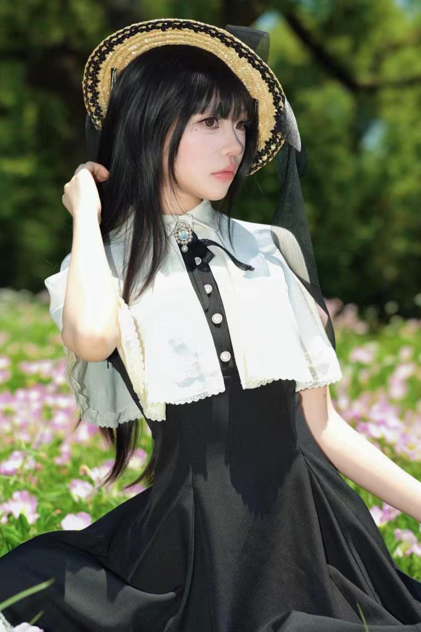 Vintage-Kleid mit französischem Schulterumhang