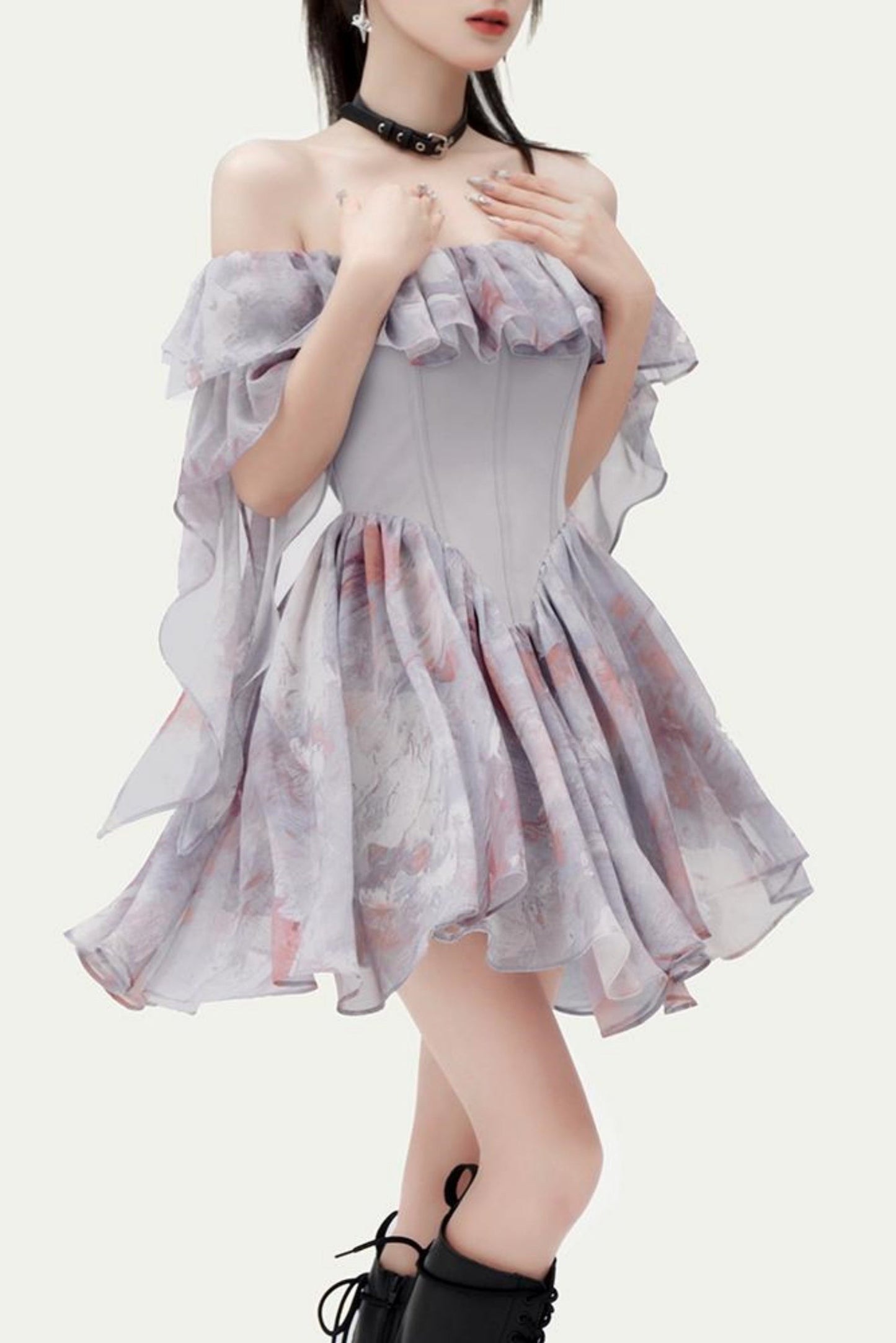Vestido romántico de atelier con hombros descubiertos
