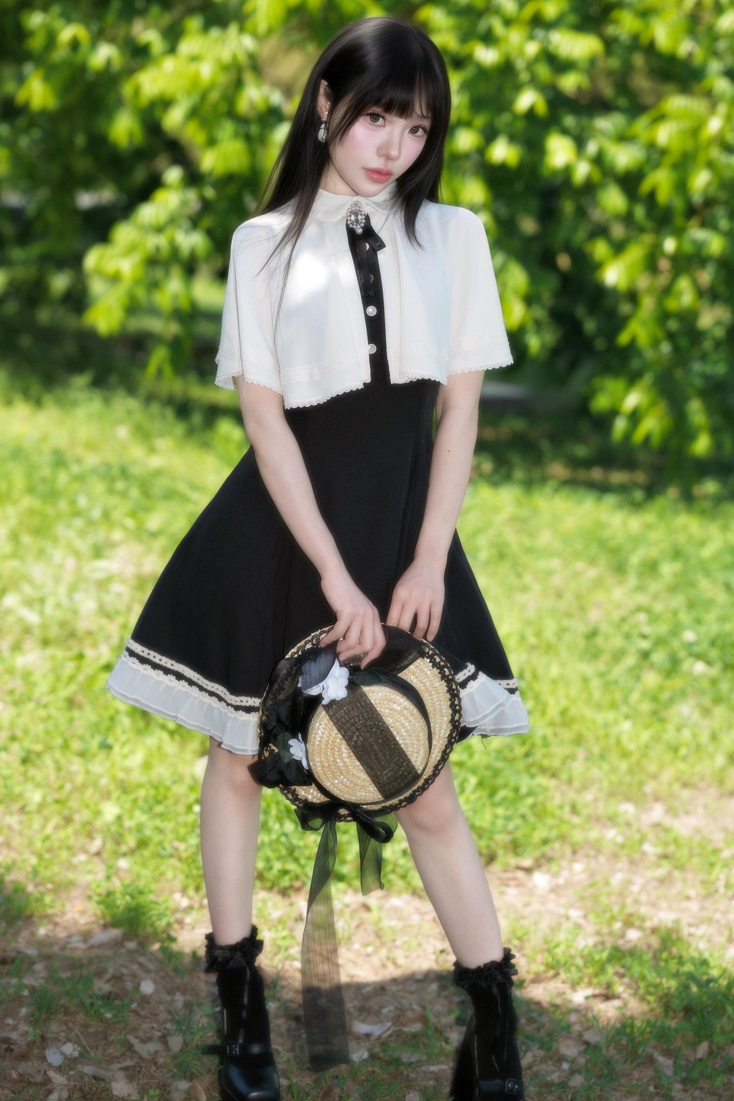 Vintage-Kleid mit französischem Schulterumhang