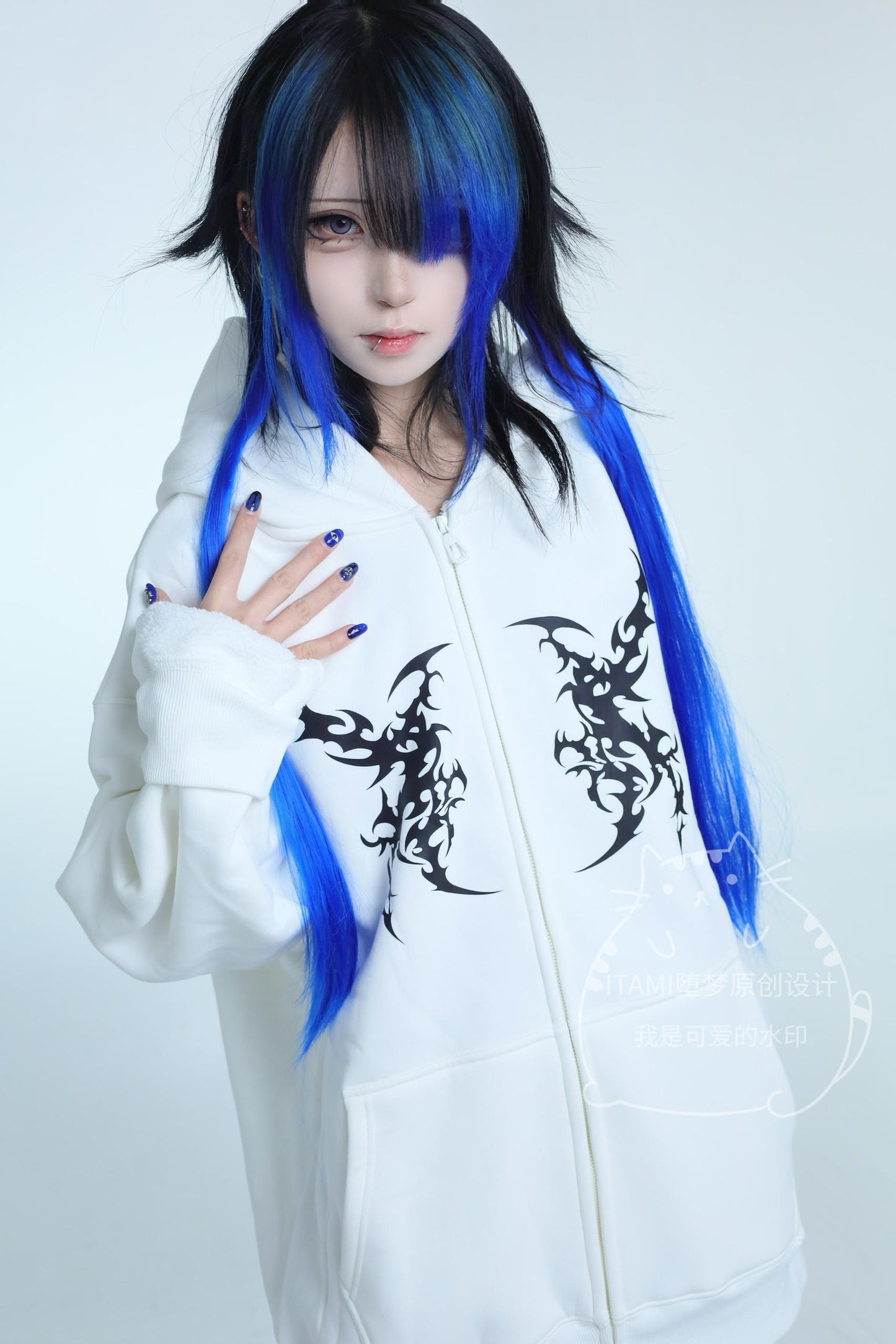 Yami-kawaii weißer Oversize-Hoodie