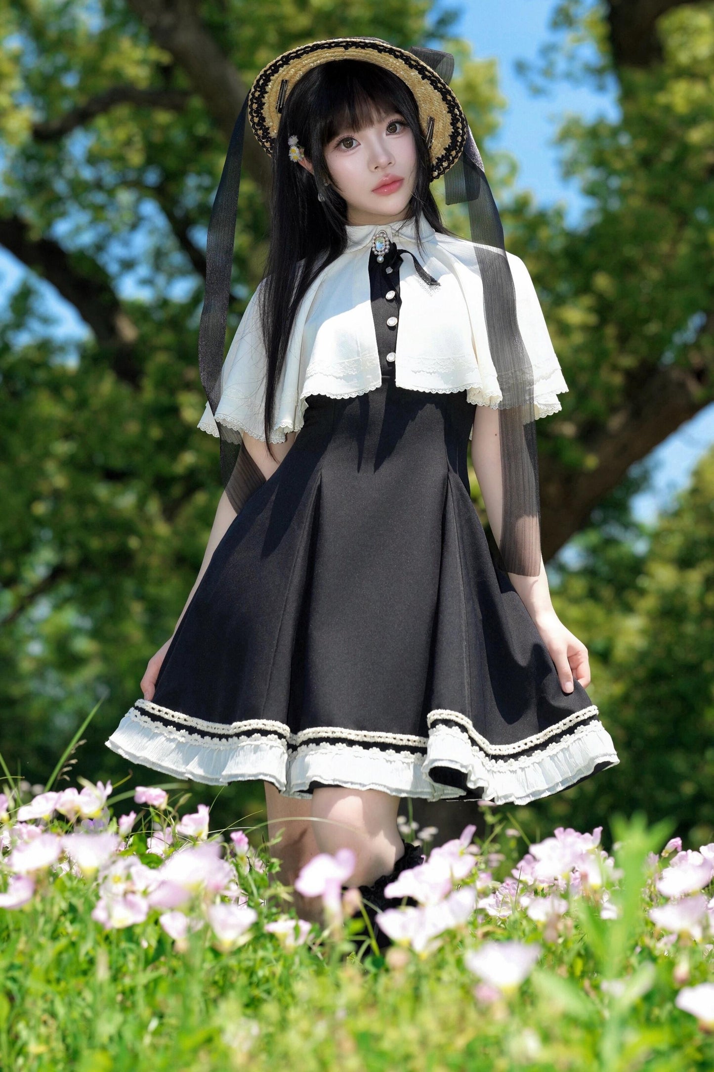Vintage-Kleid mit französischem Schulterumhang