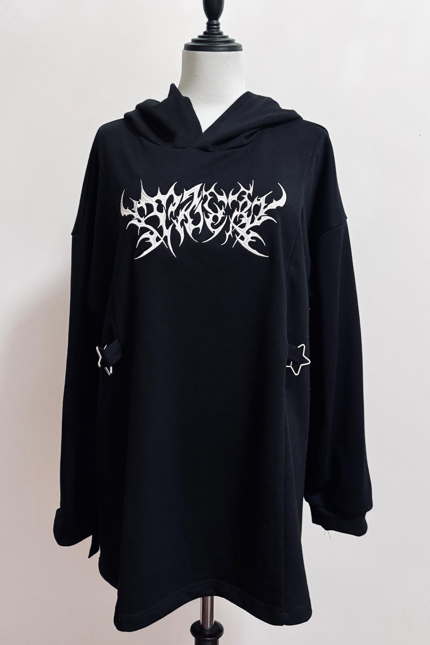 Dunkles subkulturelles Gothic-Kapuzenkleid