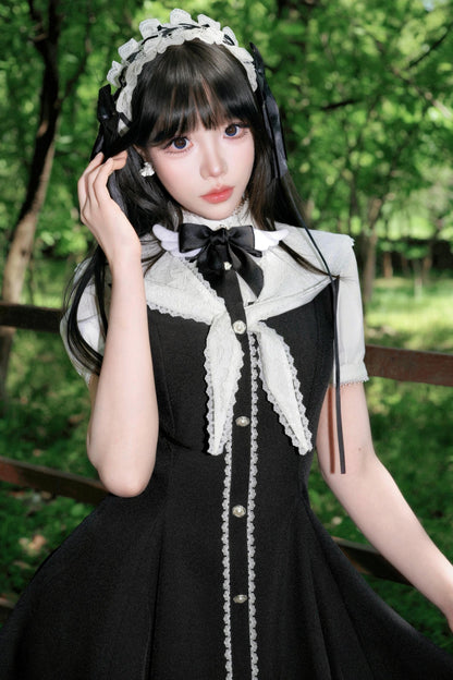 Monochromes Spitzen-Sailorkleid im Lady-Stil