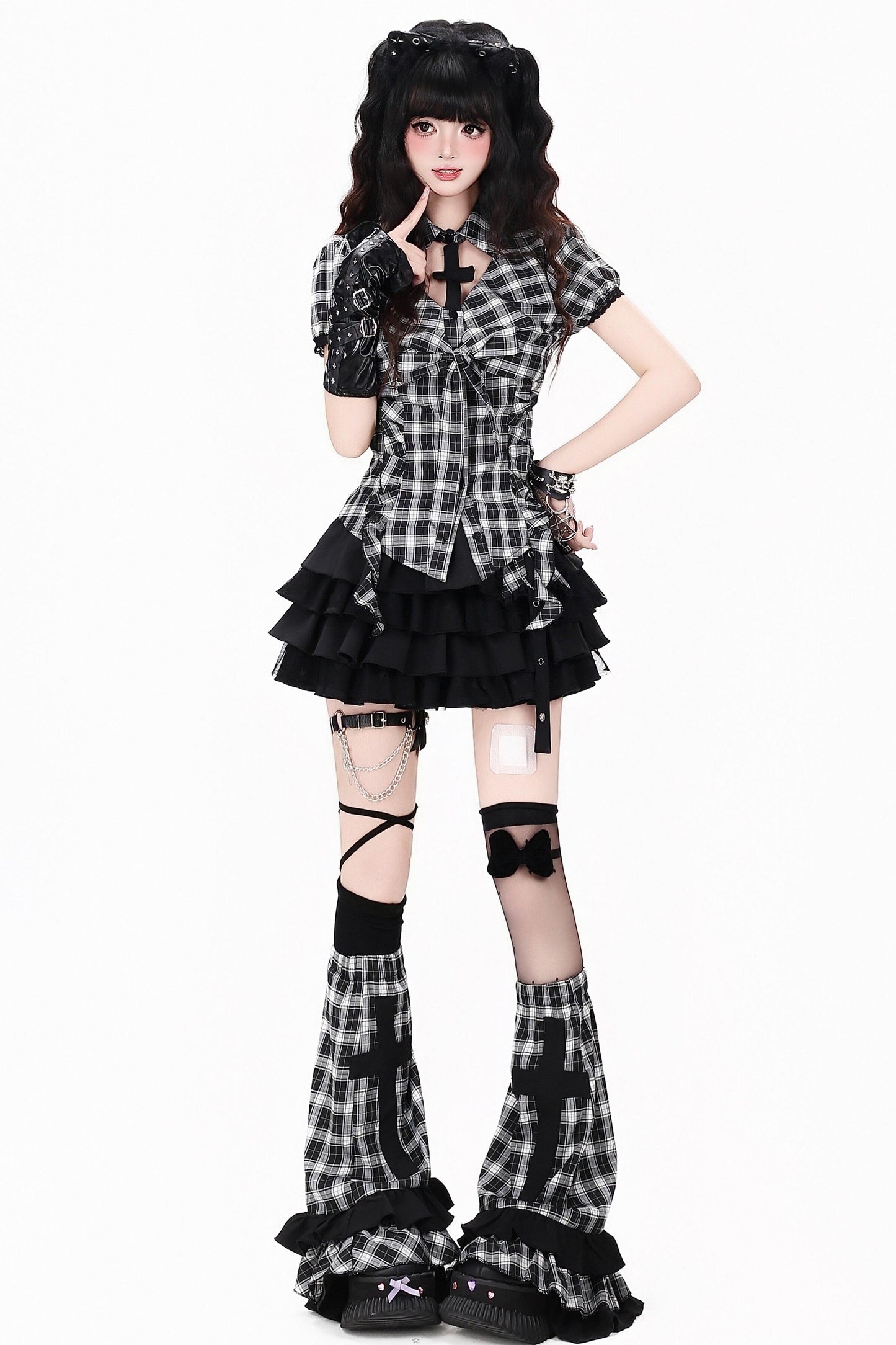 Karierte Gothic-Kreuz-Bluse + Rock + Beinstulpen