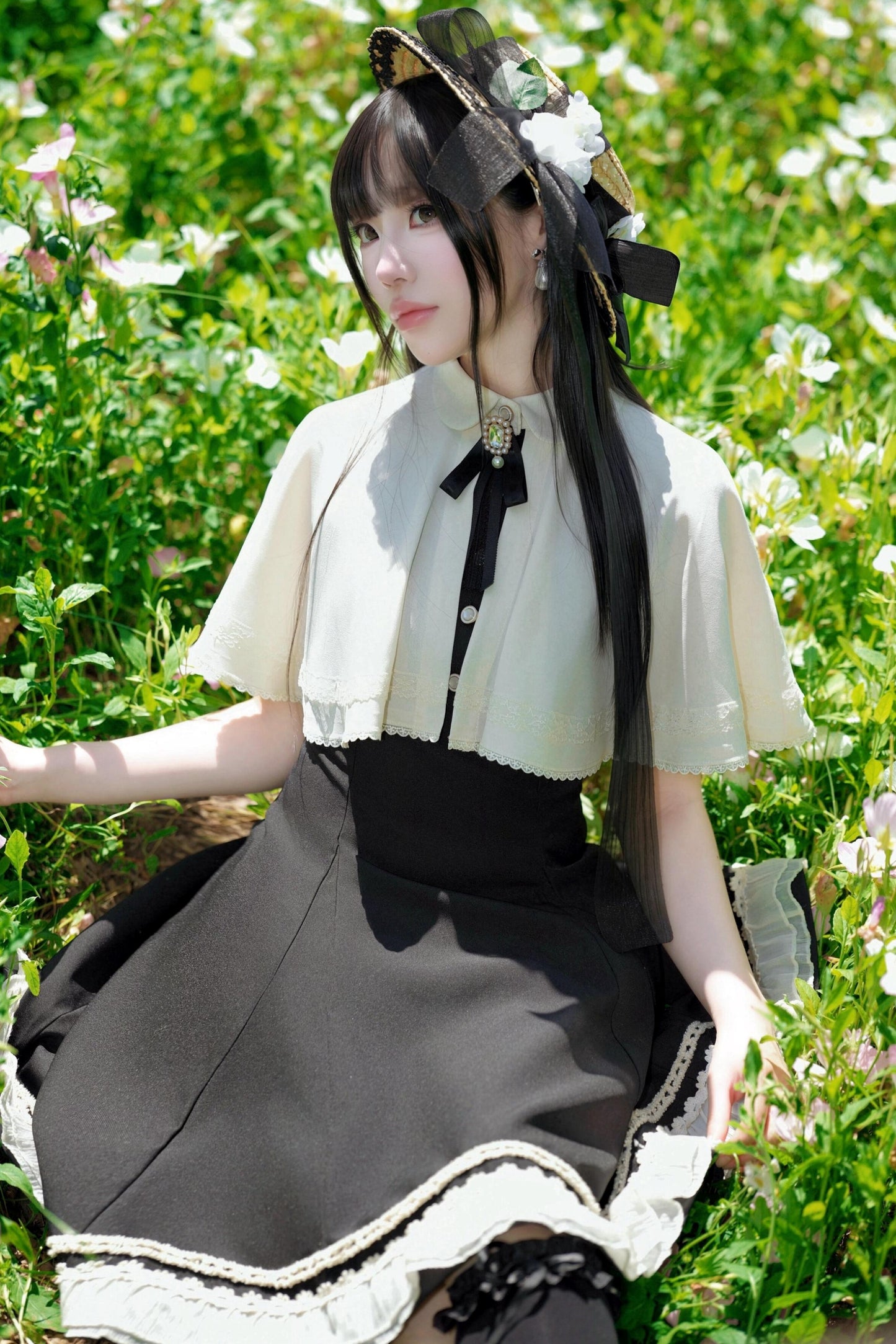 Vintage-Kleid mit französischem Schulterumhang