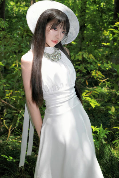 Elegantes Neckholder-Göttinnenkleid