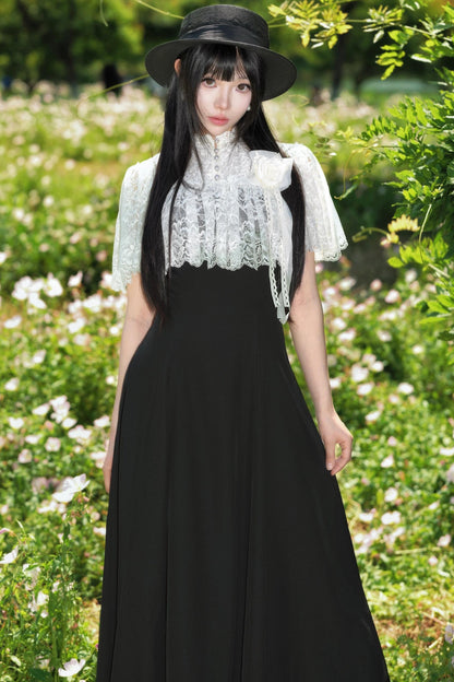 Elegantes langes Kleid mit Spitzenumhang