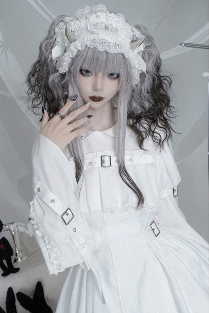 【8月25日予約締切】ティンドールブラックホワイトゴシックロリータスタッズカラーバックルプリーツフレアスリーブドレス