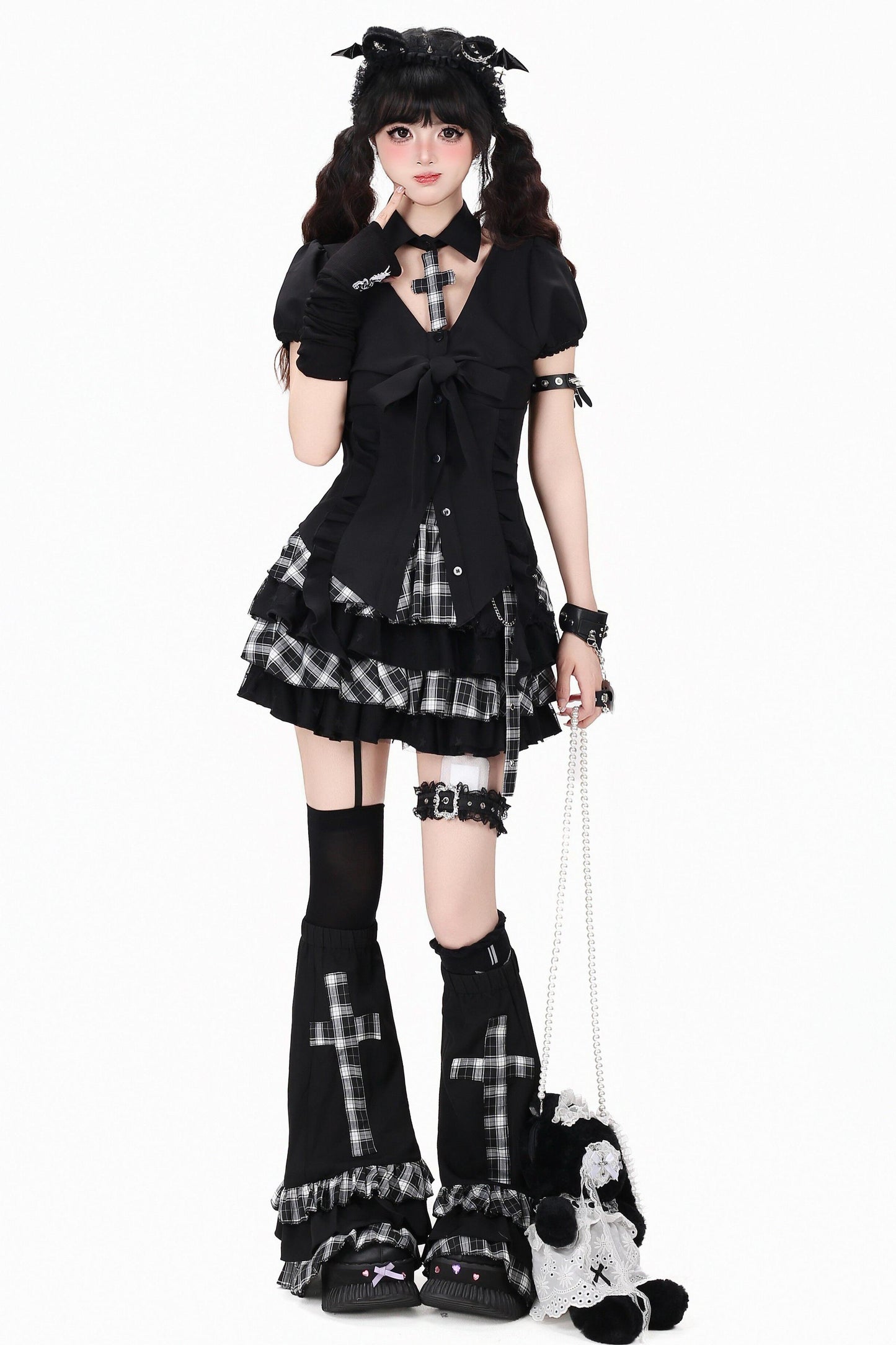 Karierte Gothic-Kreuz-Bluse + Rock + Beinstulpen