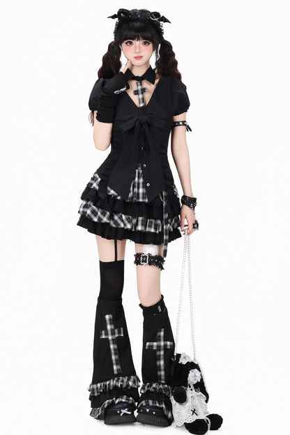 Karierte Gothic-Kreuz-Bluse + Rock + Beinstulpen