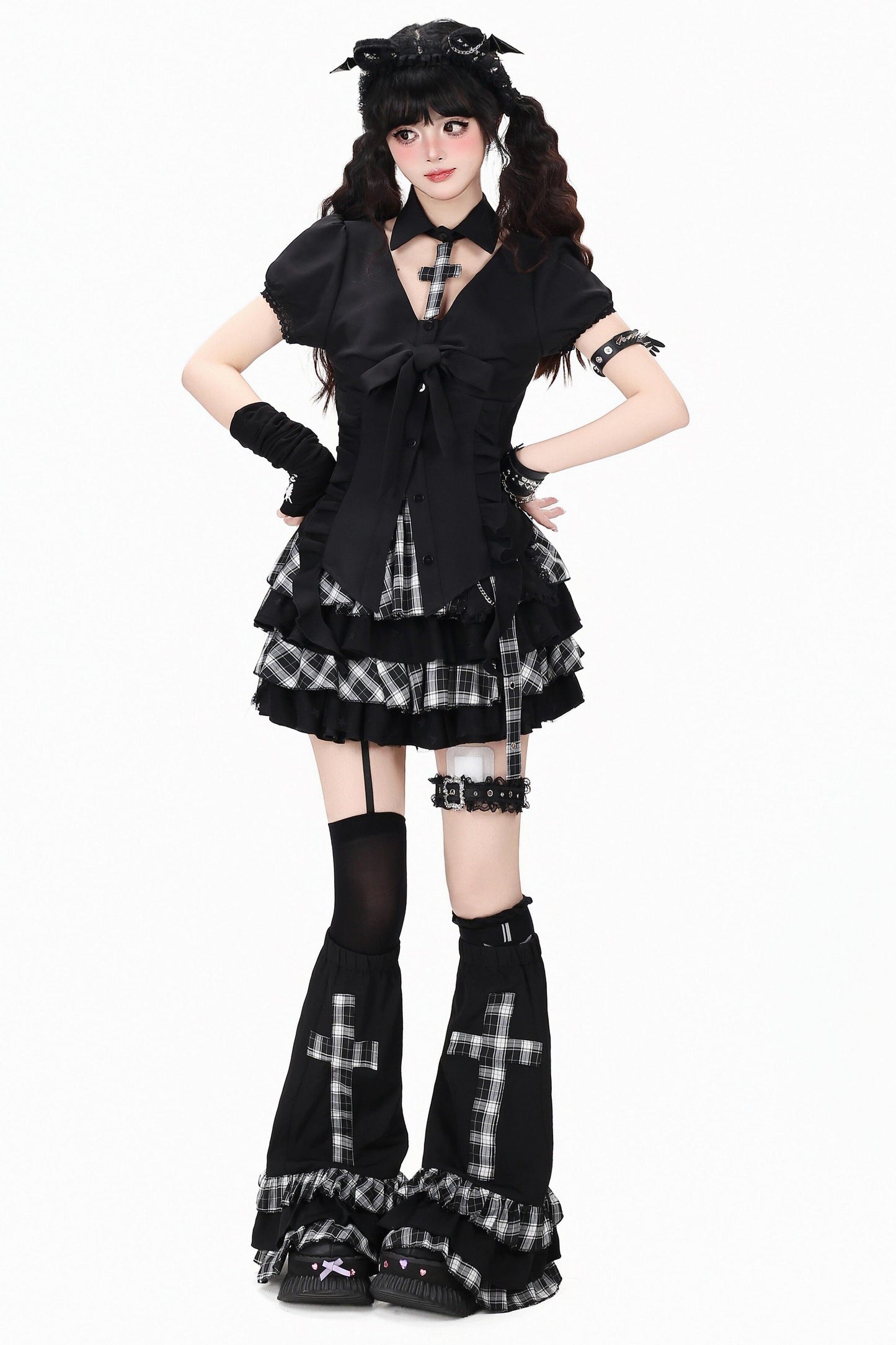 Karierte Gothic-Kreuz-Bluse + Rock + Beinstulpen