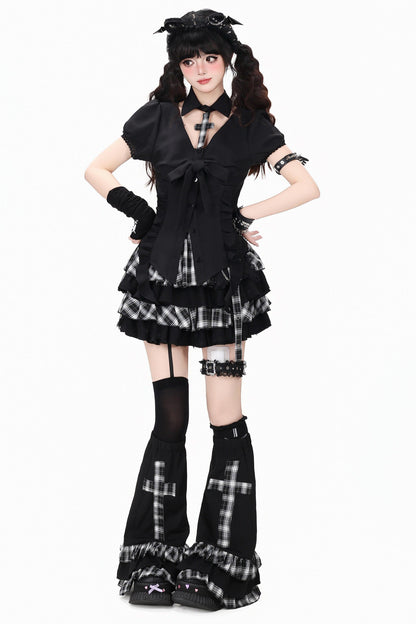 Karierte Gothic-Kreuz-Bluse + Rock + Beinstulpen