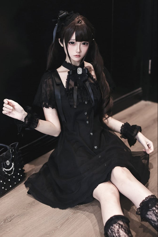 [Reservierungsschluss am 15. Juli] Schwarzes Gothic-Tüllkleid im Lagenlook mit Schmuckschleife + Rosenkreuz-Haarspange + Handgelenkmanschetten