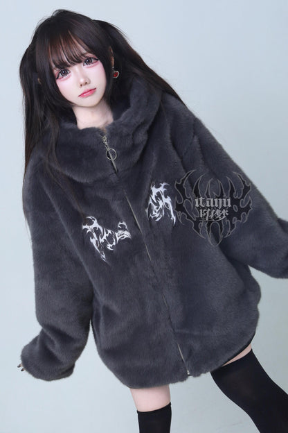Dunkle Gothic-Felljacke mit Fellkapuze