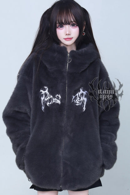 Dunkle Gothic-Felljacke mit Fellkapuze