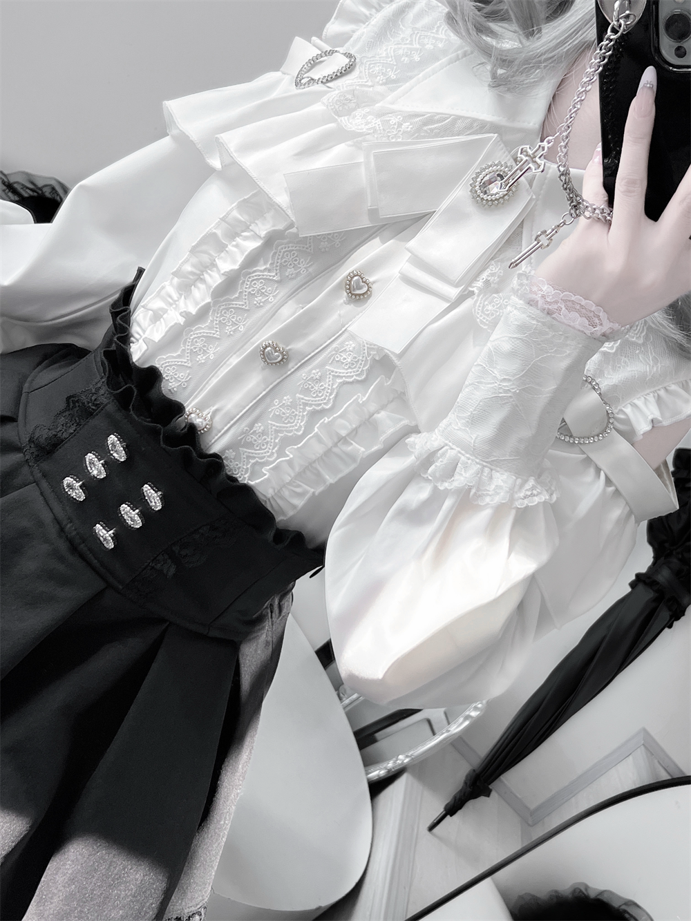 [Deadline for reservations: October 15] Open Shoulder Heart Leather Strap Ruffle Ribbon Shirt
