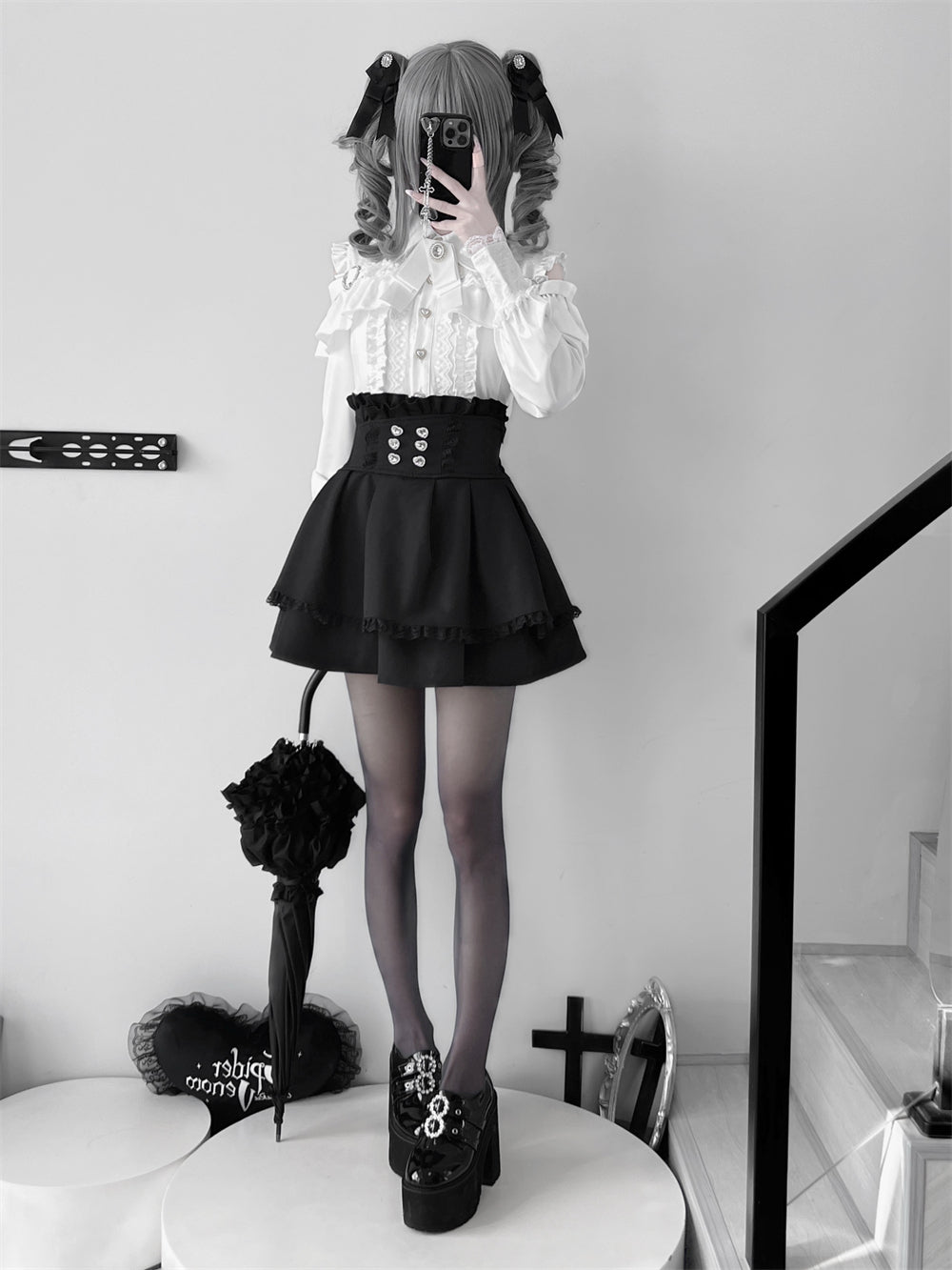 [Deadline for reservations: October 15] Open Shoulder Heart Leather Strap Ruffle Ribbon Shirt