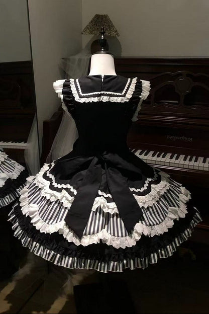 [Reservierungsschluss 22. Juni] Süßes Lolita-Stufenkleid in Pastell und Schwarz mit Sternen und Schleifen