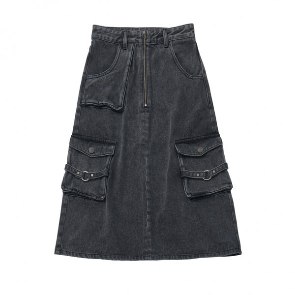 ダークトップス+デニムスカート+チェックウエストアクセサリー