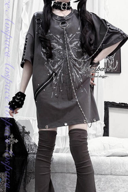 Kurzarm-T-Shirt mit Linienprint, Kette und Nieten