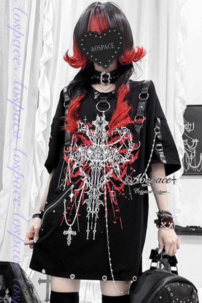 Kurzarm-T-Shirt mit Linienprint, Kette und Nieten