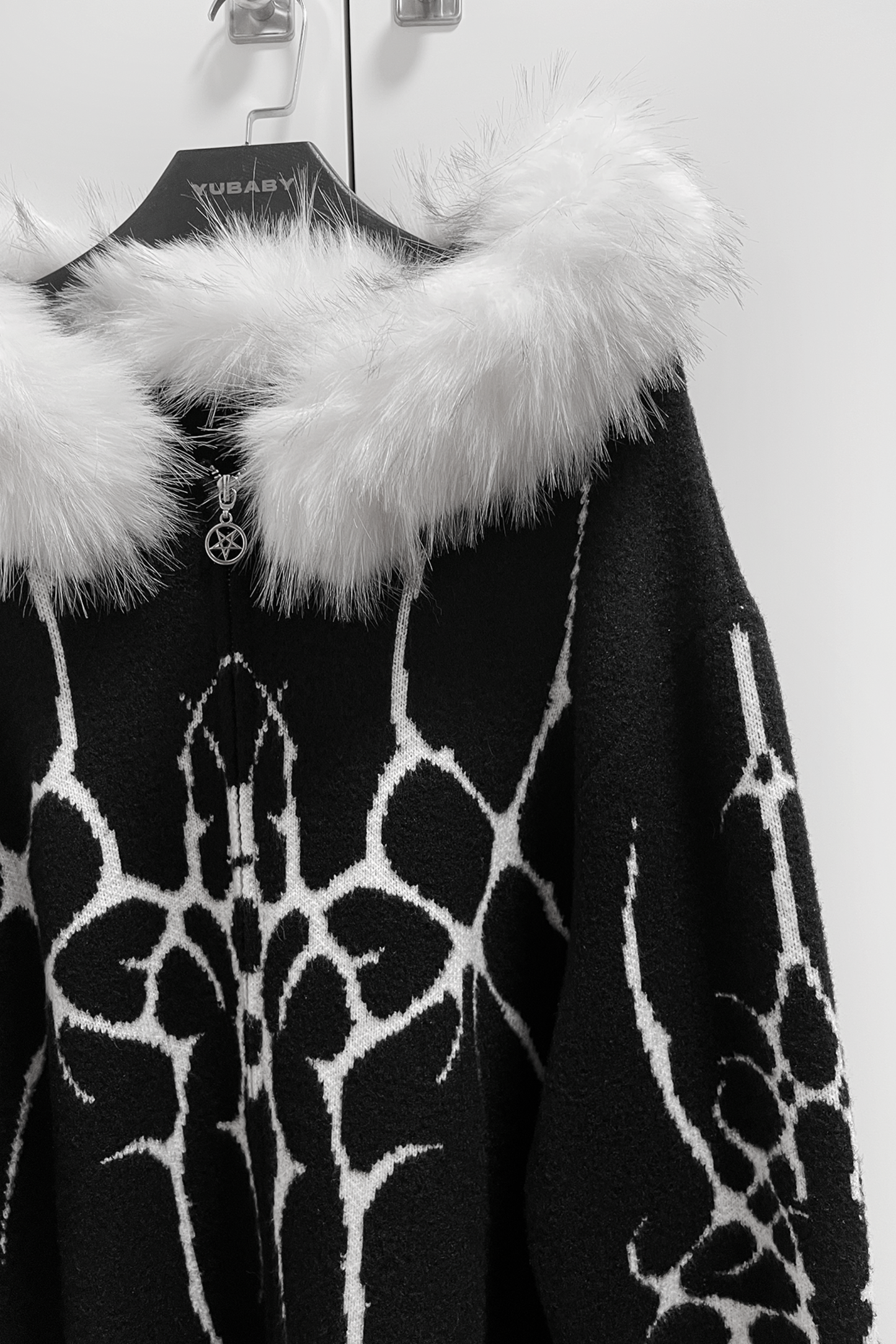 ゴシックファーフードルーズジップカーディガン