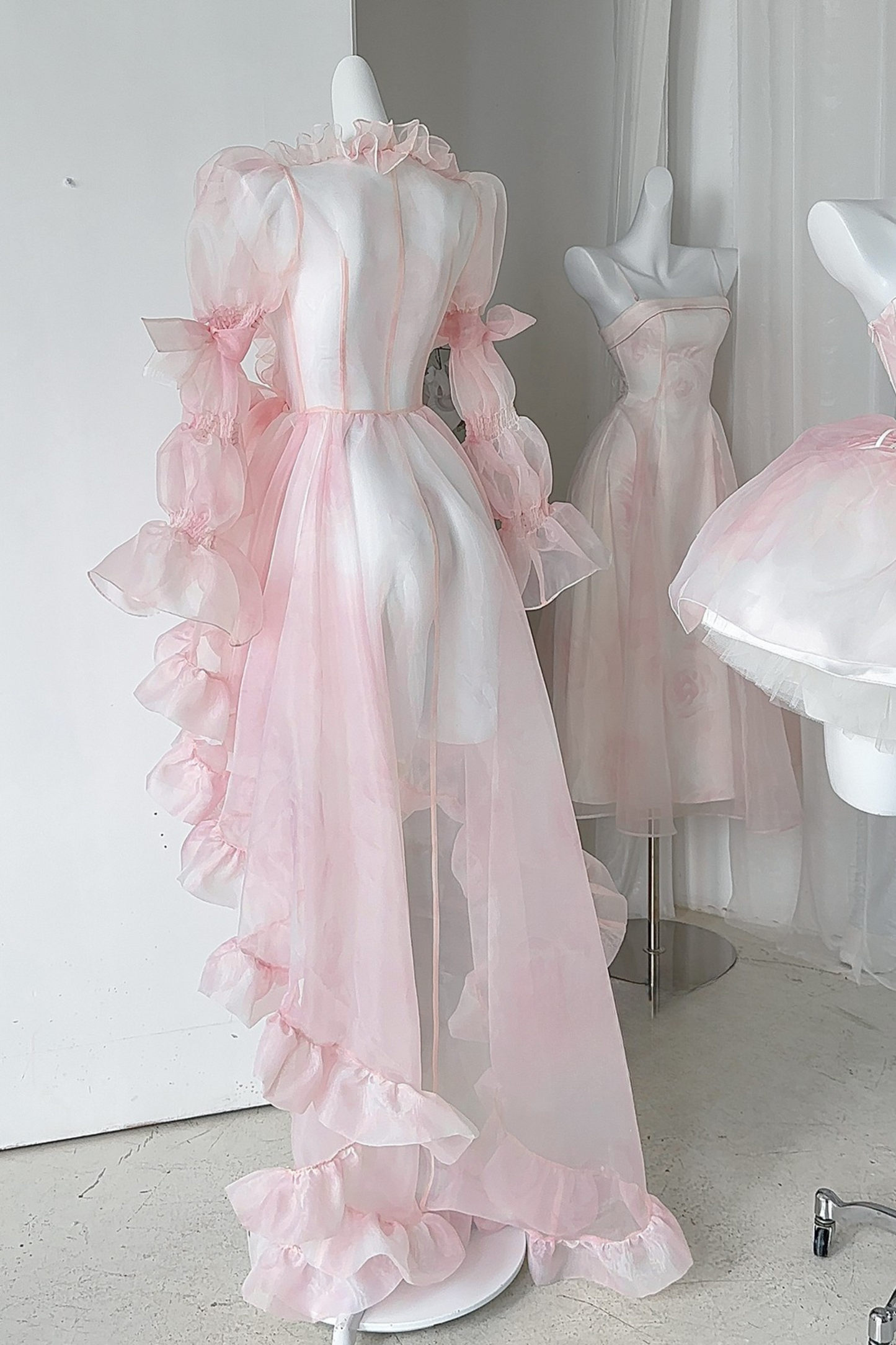 ライクハートローゼルフラワースピリットアローントレイリングコート