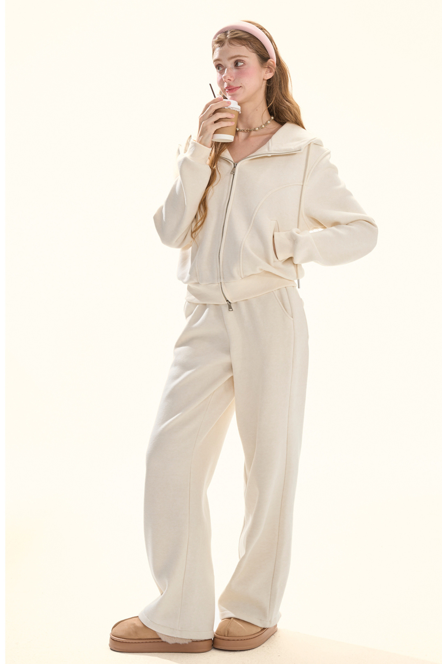 カジュアルフードパーカー+ルーズパンツ