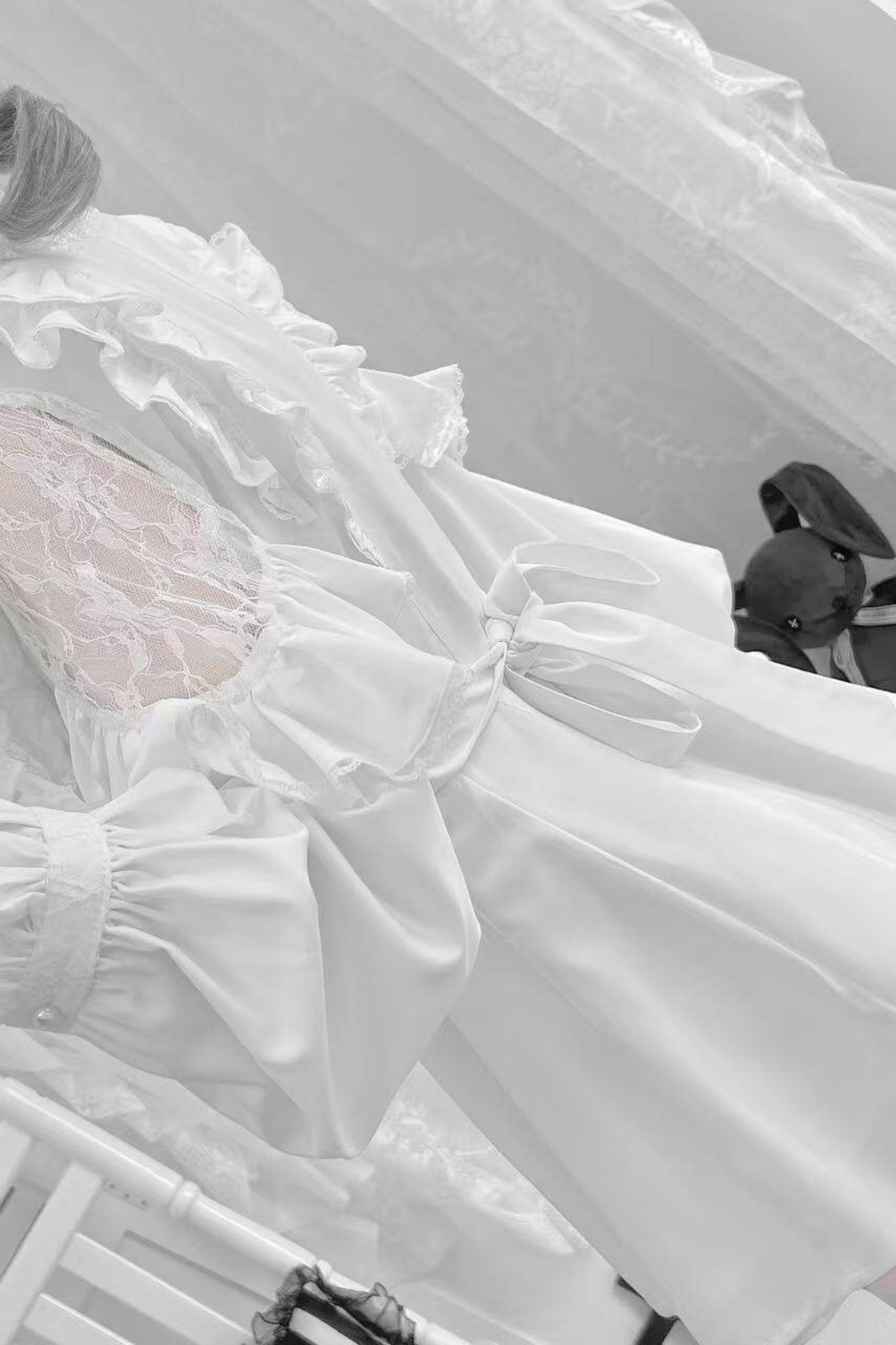 Kleid mit schulterfreiem Spitzendesign + Kurze Hose