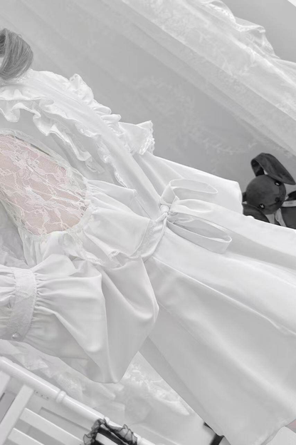 Kleid mit schulterfreiem Spitzendesign + Kurze Hose