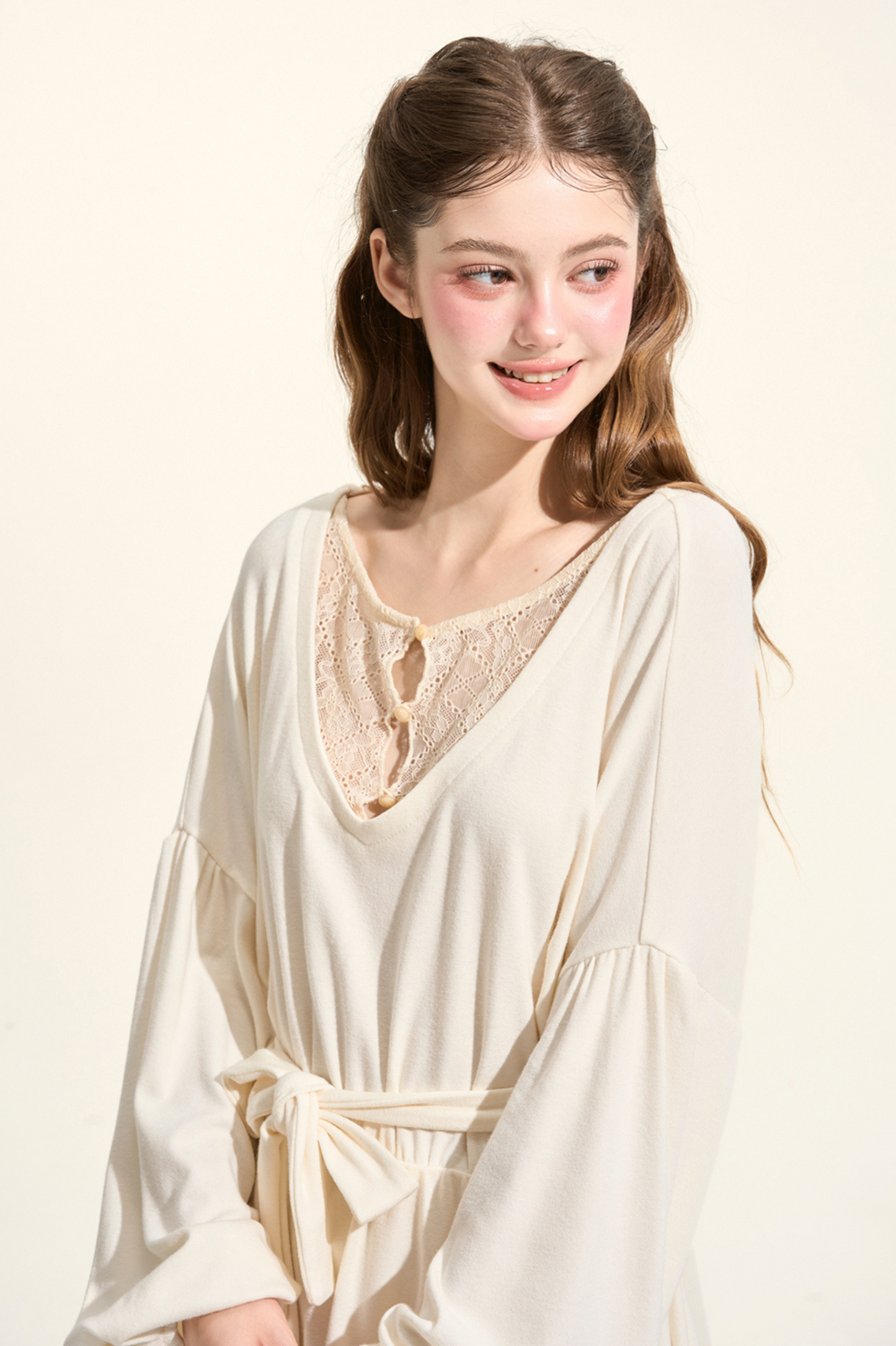 クリーミーバニラランタンスリーブVネックドレス