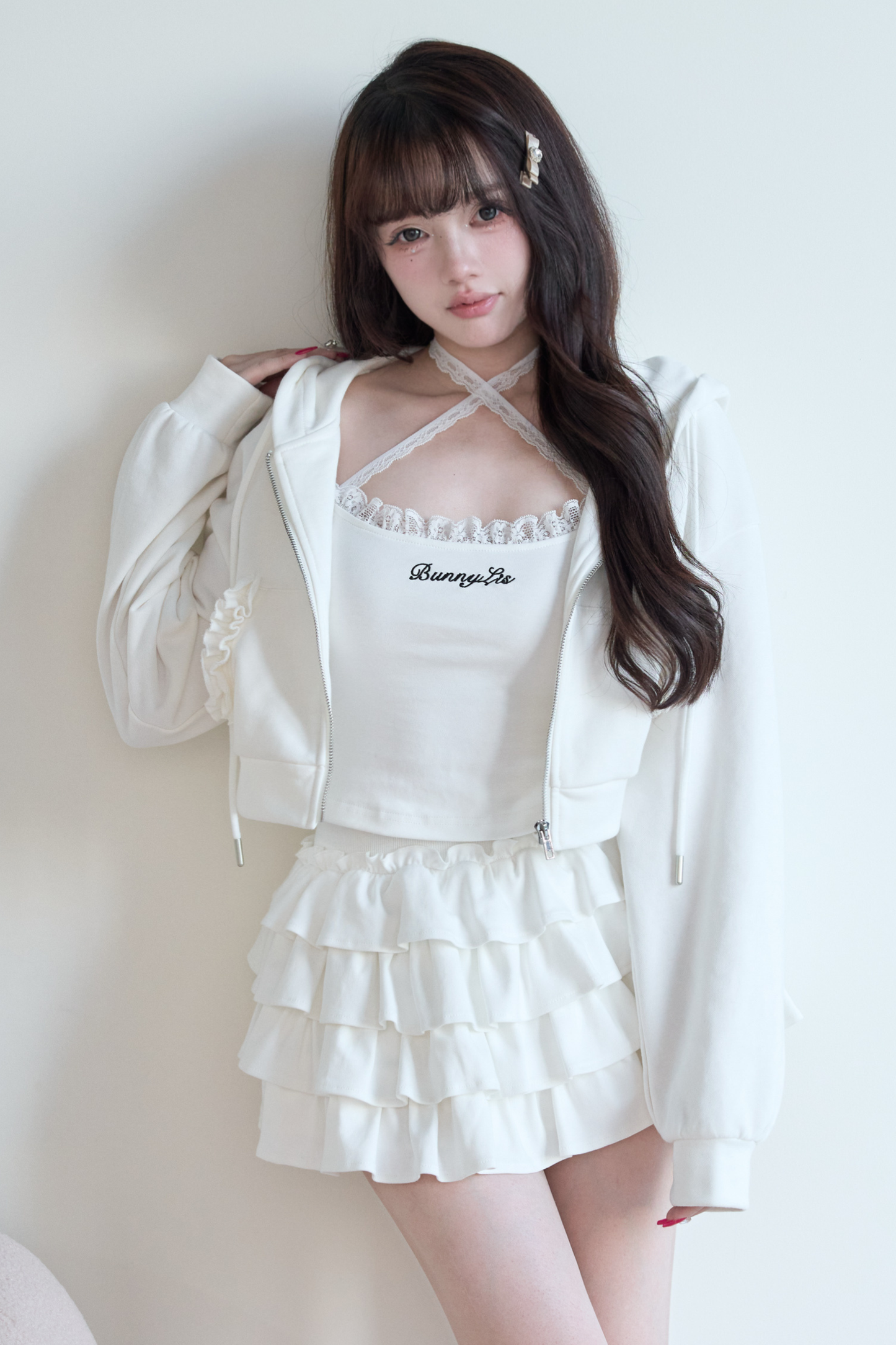 Hooded hoodie + camisole + ruffled skirt