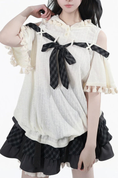 Schulterfreies Kapuzenoberteil + Rüschenoberteil + Stufenrock + Unterhemd