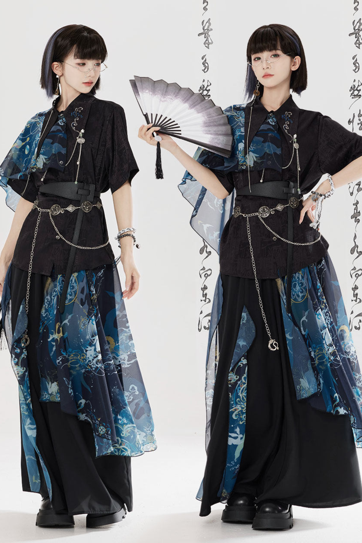 ダークチャイナシャツ+ワイドレッグパンツ+チェーン+ベルト