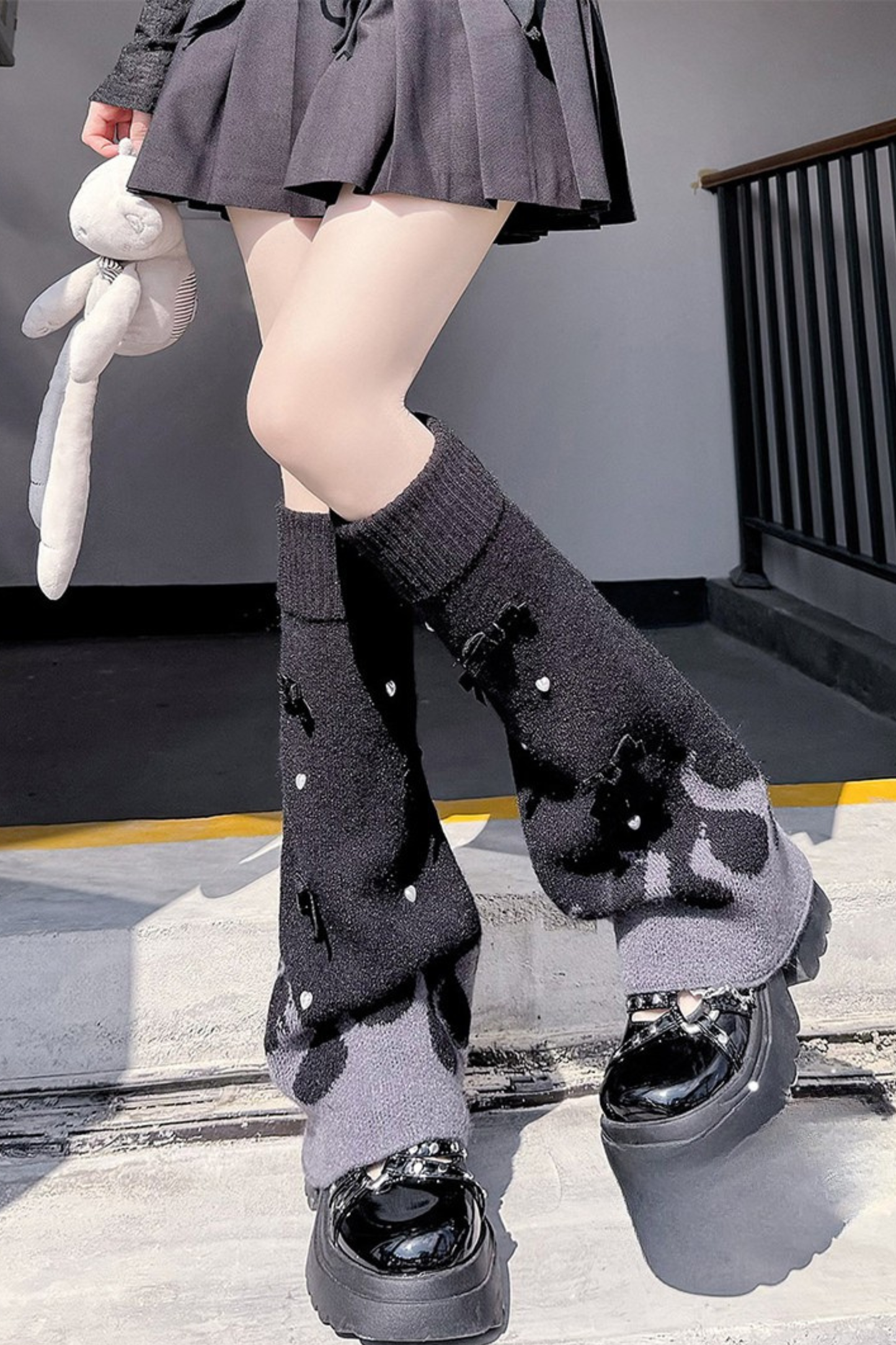 Milk gradation ribbon leg cover