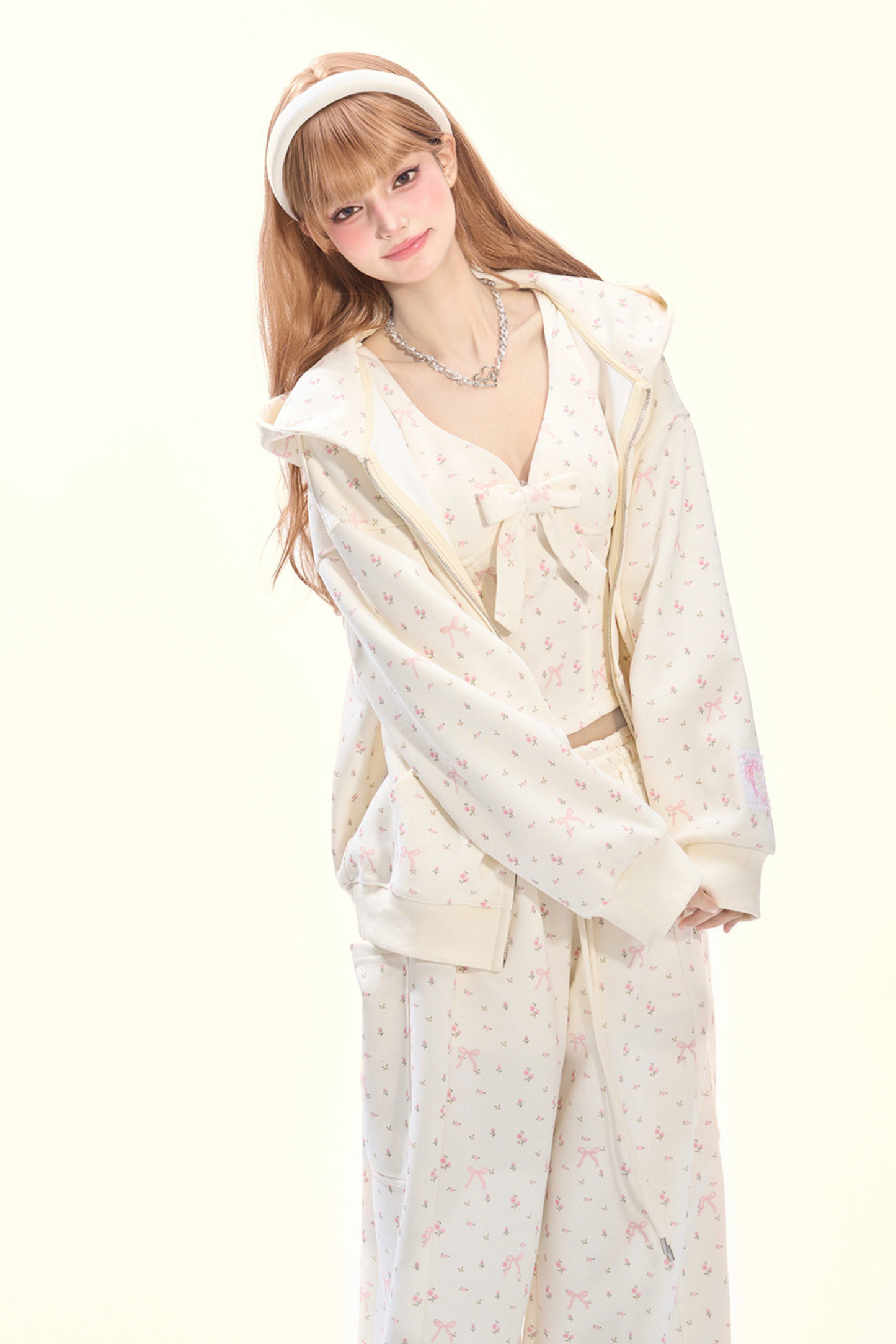 リトルキュートフラワーフードパーカー+リボンキャミソール+ワイドパンツ