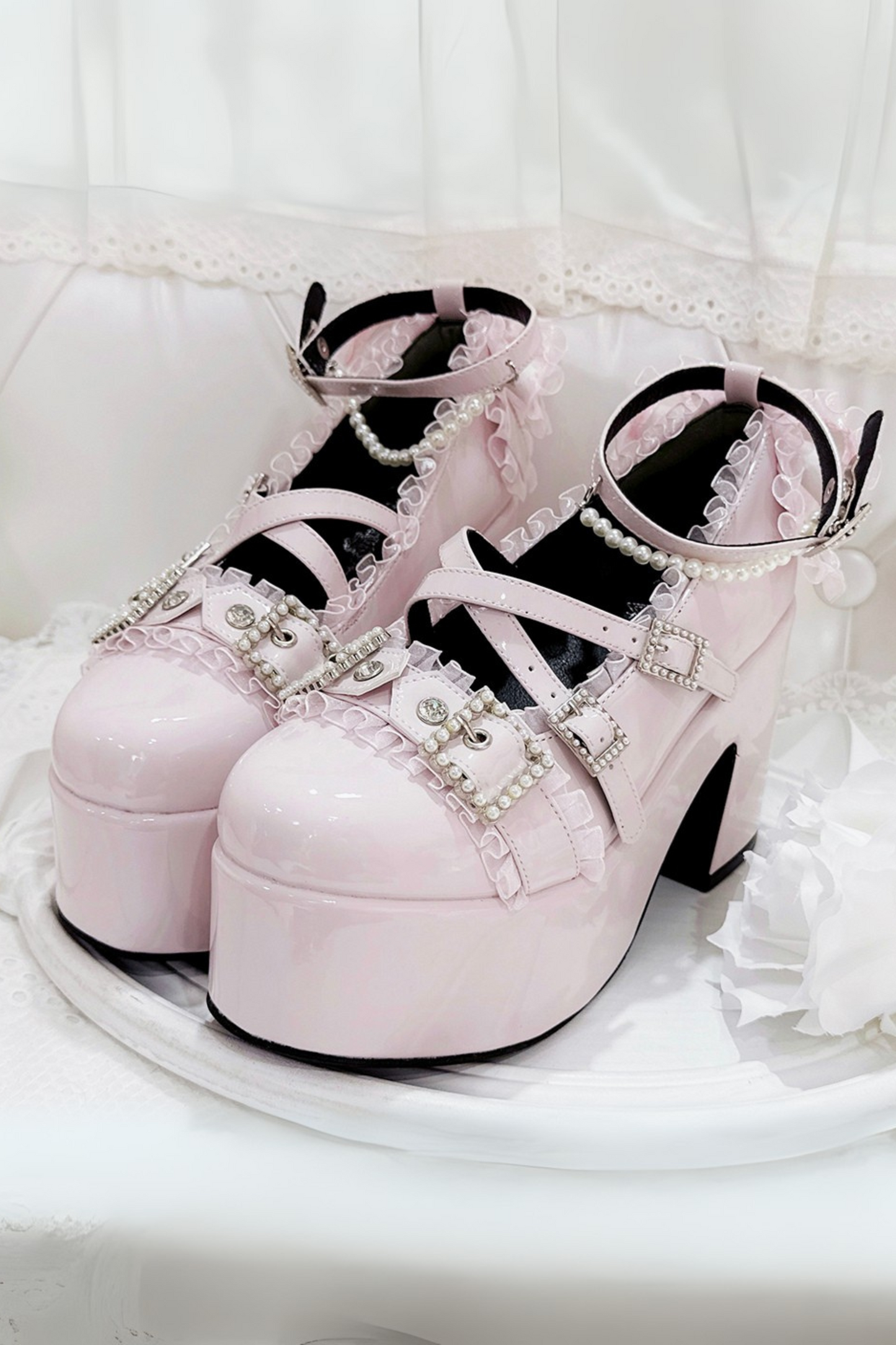 クロスベルトデザインシャイニーシューズ