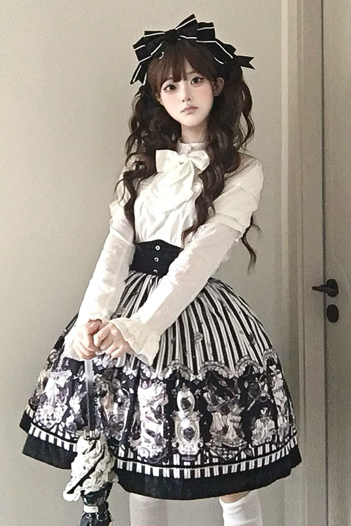【10月3日予約締切】Black/White Elegant Gothic Lace Puff Sleeve Shirt with Detachable Sleeves and Bow Tie
