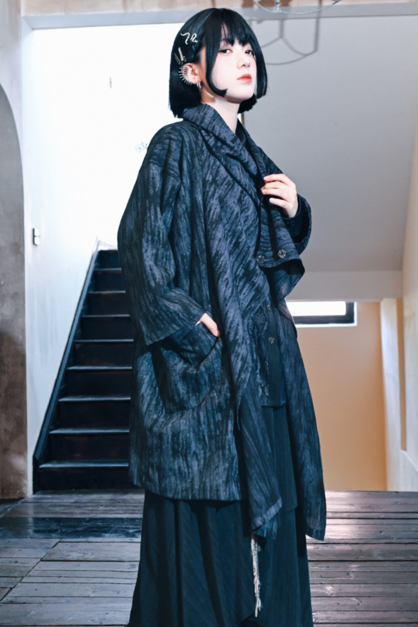 スケールシックケープトップス