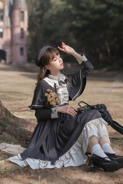 エレガントクラドレス+ケープ+蝶ネクタイ+ベレー帽+バッジ