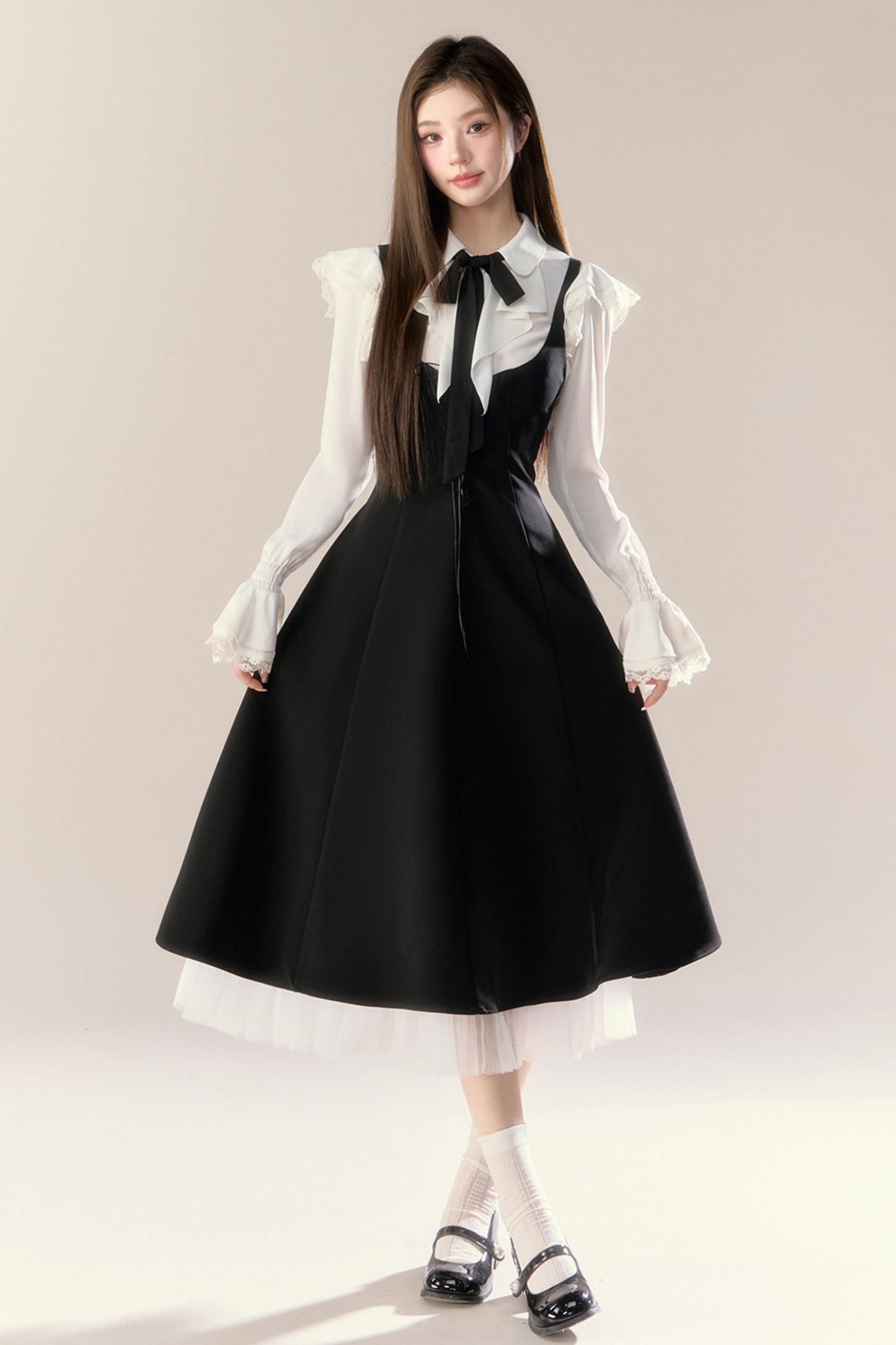 フレンチブラウス+サスペンダースカート