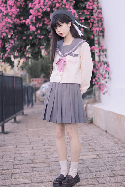 Matrosen-Oberteil + Plisseerock + Socken + Gürtel + Schleife