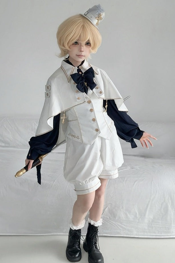 [Date limite de réservation : 13 septembre] Ensemble élégant prince bleu foncé/blanc en quatre pièces [chemise à volants, gilet, short, 4 rubans]