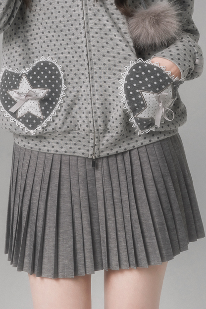 도트 퍼 후드 재킷 + 플리츠 스커트 + 레그 워머