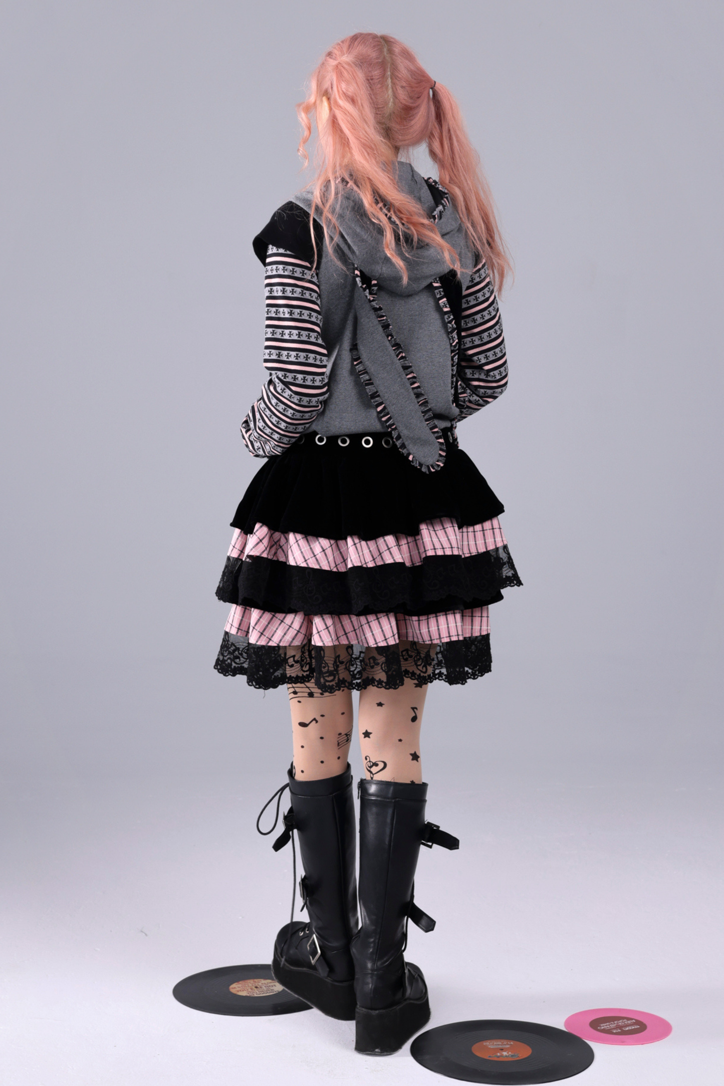 ラビットイヤーフードパンクパーカー