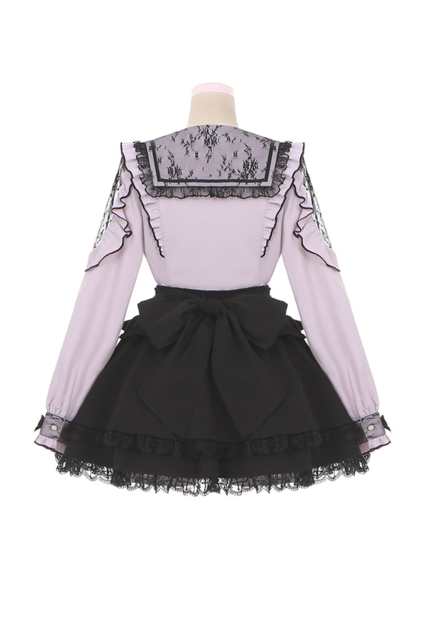 레이스 다크 셔츠 + 플레어 스커트