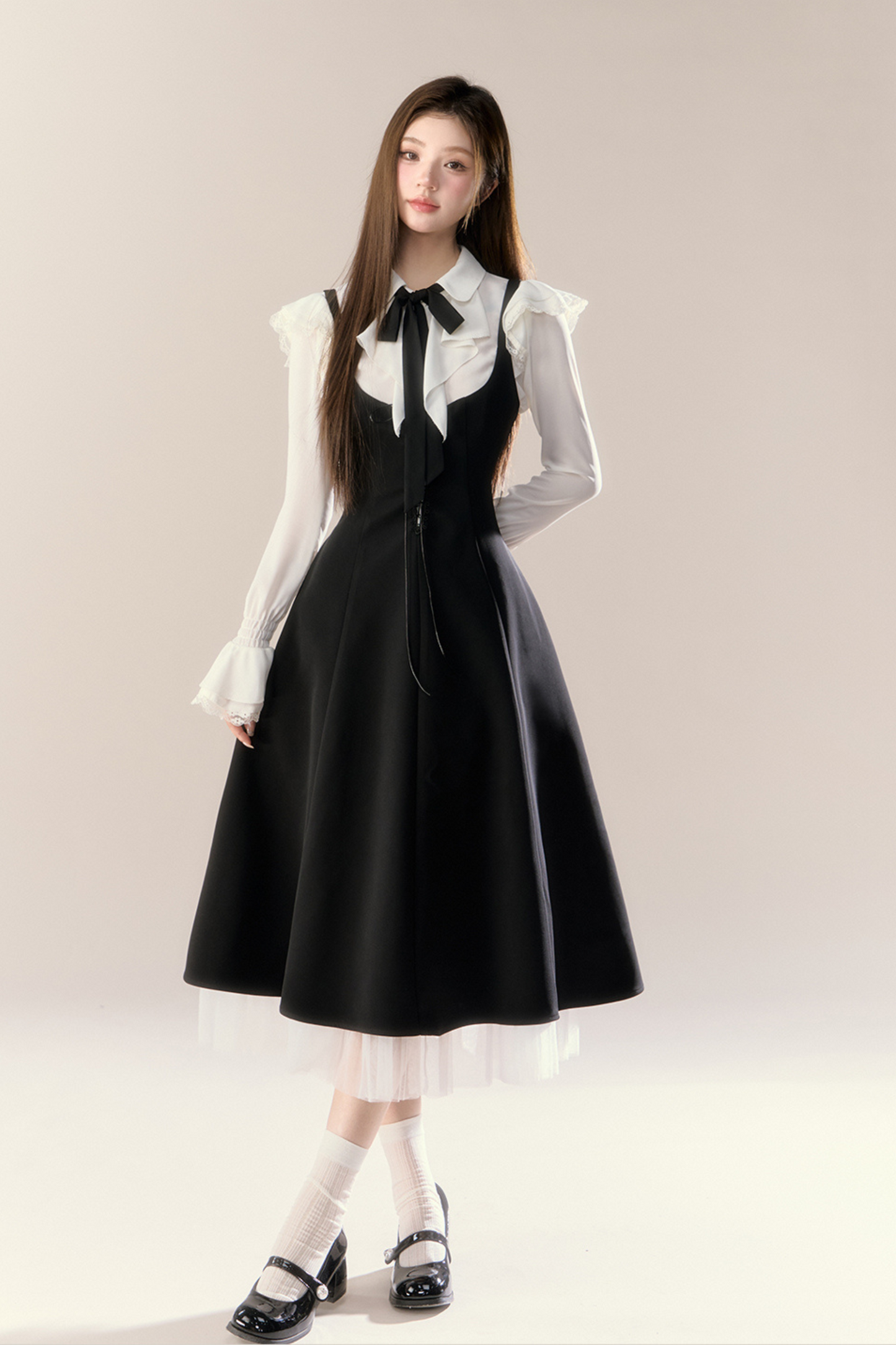 フレンチブラウス+サスペンダースカート